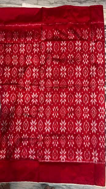 Elegant Off-White Ikat Silk Patola Saree with Contrast Red Blouse - pochampallysarees.com