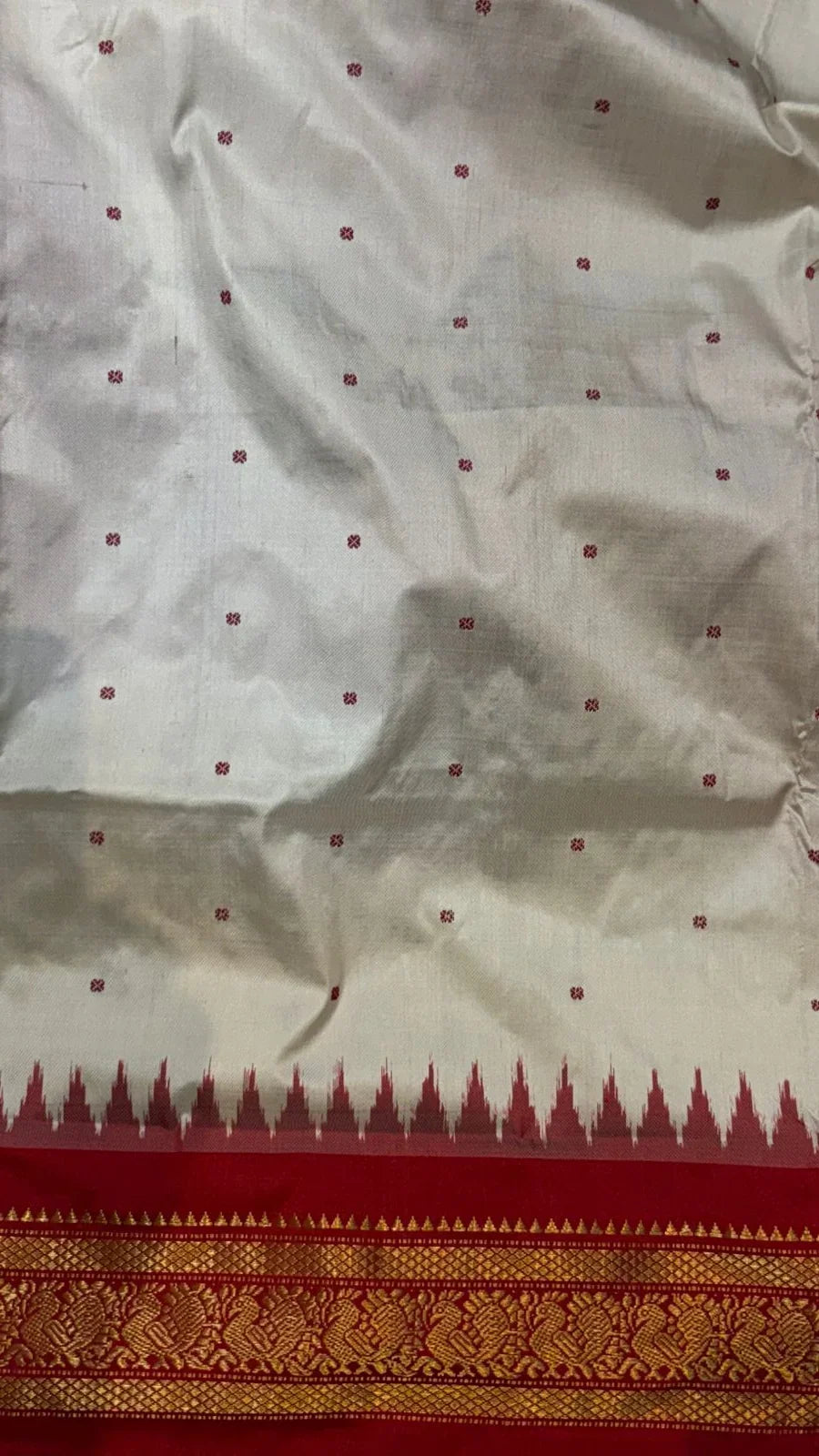 White Pochampally Ikkat Silk Saree with Red Zari Border - pochampallysarees.com