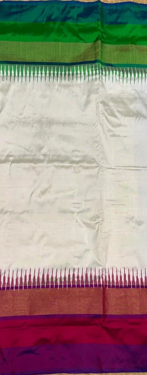 POCHAMPALLY IKKAT SILK MIDDLE CREAM ONE GANGA JAMUNA TISSUE BORDER PINK AND ONE BORDER GREEN PALLU AND BLOUSE SAME AS IKKAT DESIGN - pochampallysarees.com