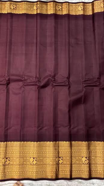 Pure Gadwal Silk Saree in Cream with Chocolate Pallu & Blouse - pochampallysarees.com