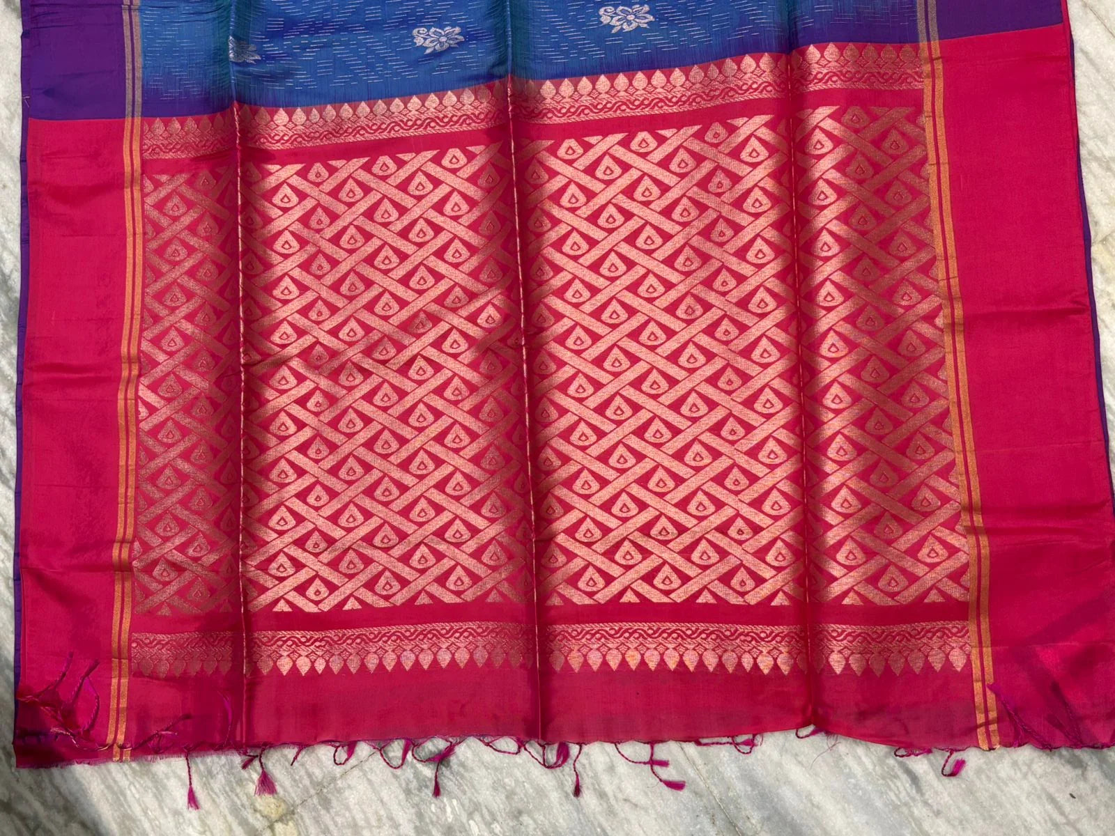 Premium Royal Blue Soft Silk Saree with Vibrant Magenta Pallu & Traditional Floral Motif Weave - pochampallysarees.com