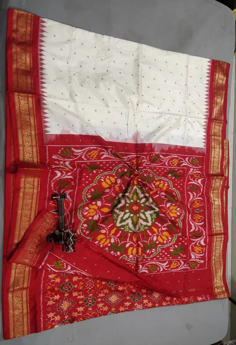 White Pochampally Ikkat Silk Saree with Red Zari Border - pochampallysarees.com
