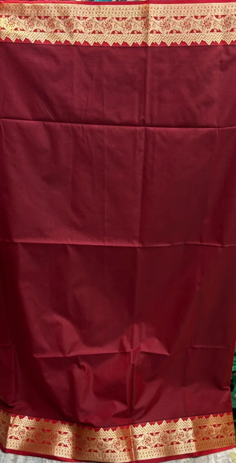 Exquisite Emerald Green Dharmavaram Pattu Saree with Contrast Red Zari Pallu - pochampallysarees.com