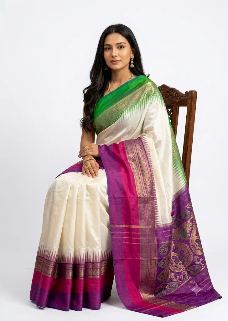 POCHAMPALLY IKKAT SILK MIDDLE CREAM ONE GANGA JAMUNA KANCHI BORDER PINK AND ONE BORDER GREEN PALLU AND BLOUSE SAME AS IKKAT DESIGN - pochampallysarees.com