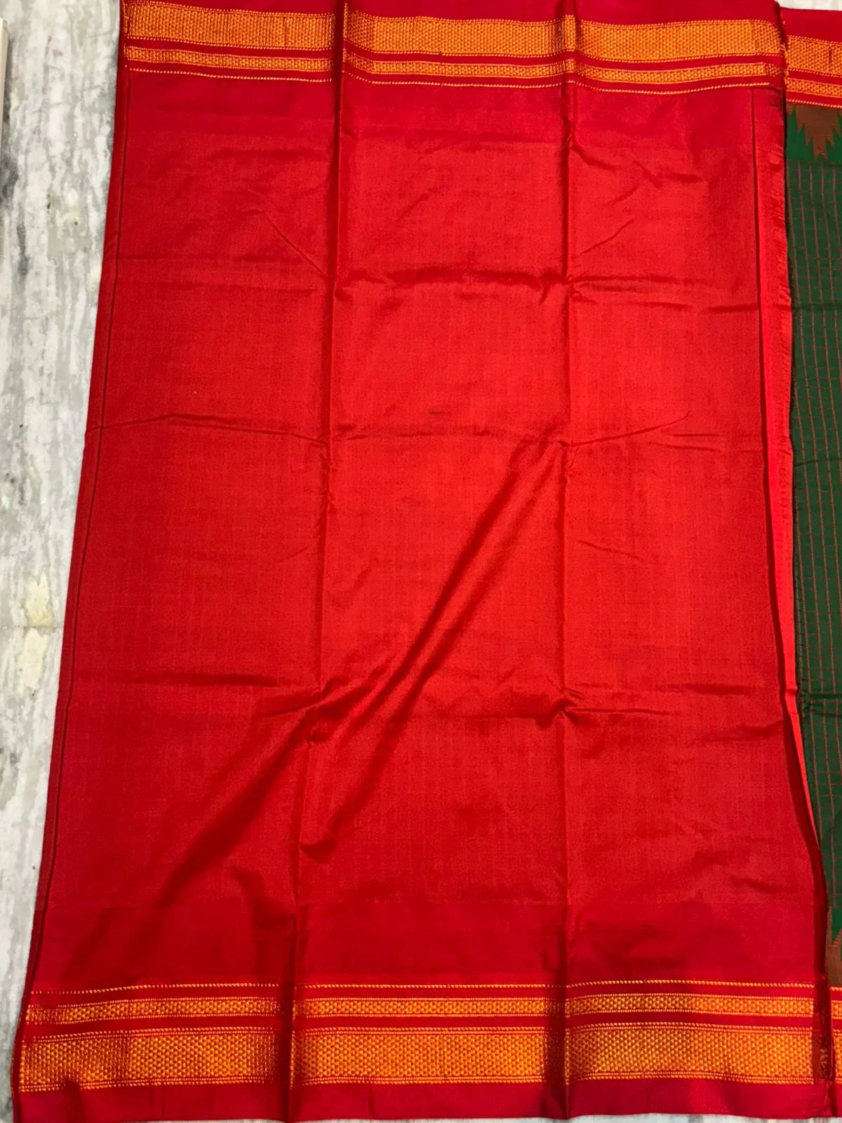 Authentic Green Pure Gadwal Silk Saree with Contrast Red Temple Border & Pallu | Handwoven Saree - pochampallysarees.com