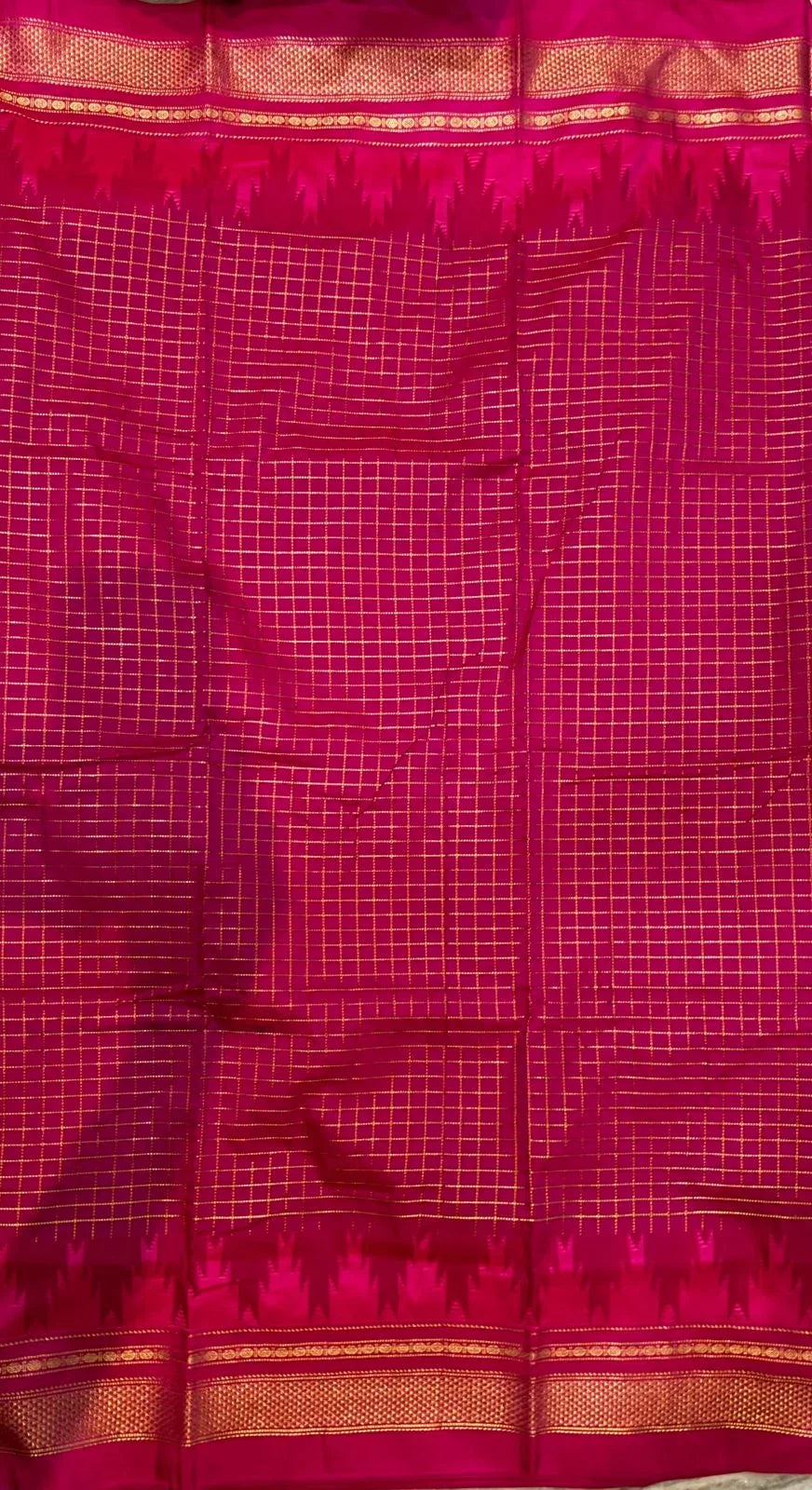 Elegant Gray Gadwal Saree with Pink Temple Border & Striped Pallu - pochampallysarees.com