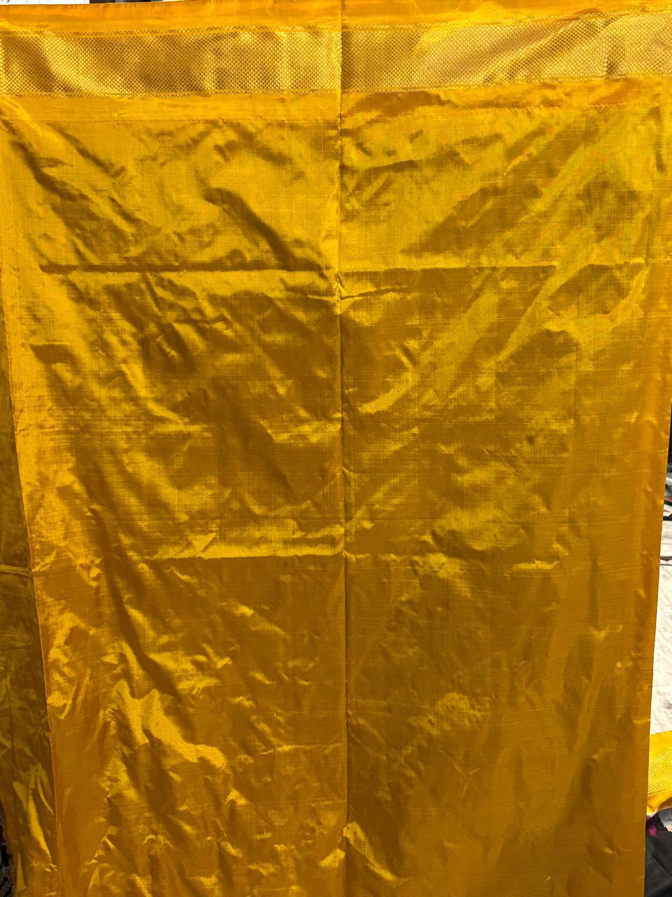 POCHAMPALLY IKKAT SILK PATOLA MIDDLE BLACK BORDER AND PALLU YELLOW ZARI BORDER PLAIN DESIGN SAREE - pochampallysarees.com