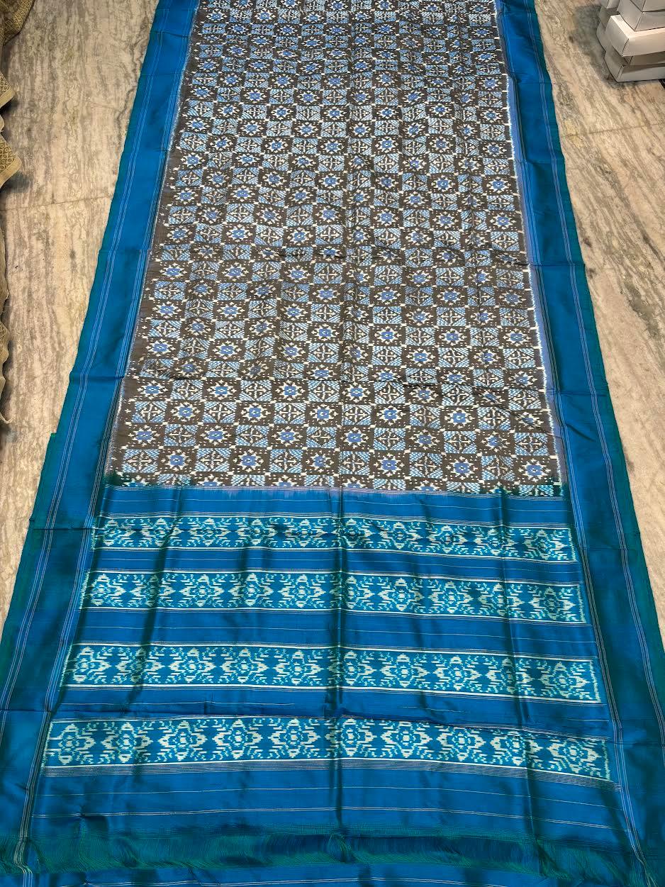 Authentic Pochampally Ikkat Pure Silk Saree – Charcoal Grey & Royal Blue Geometric Pattern with Contrast Border | Handloom Pattu Saree for Weddings - pochampallysarees.com