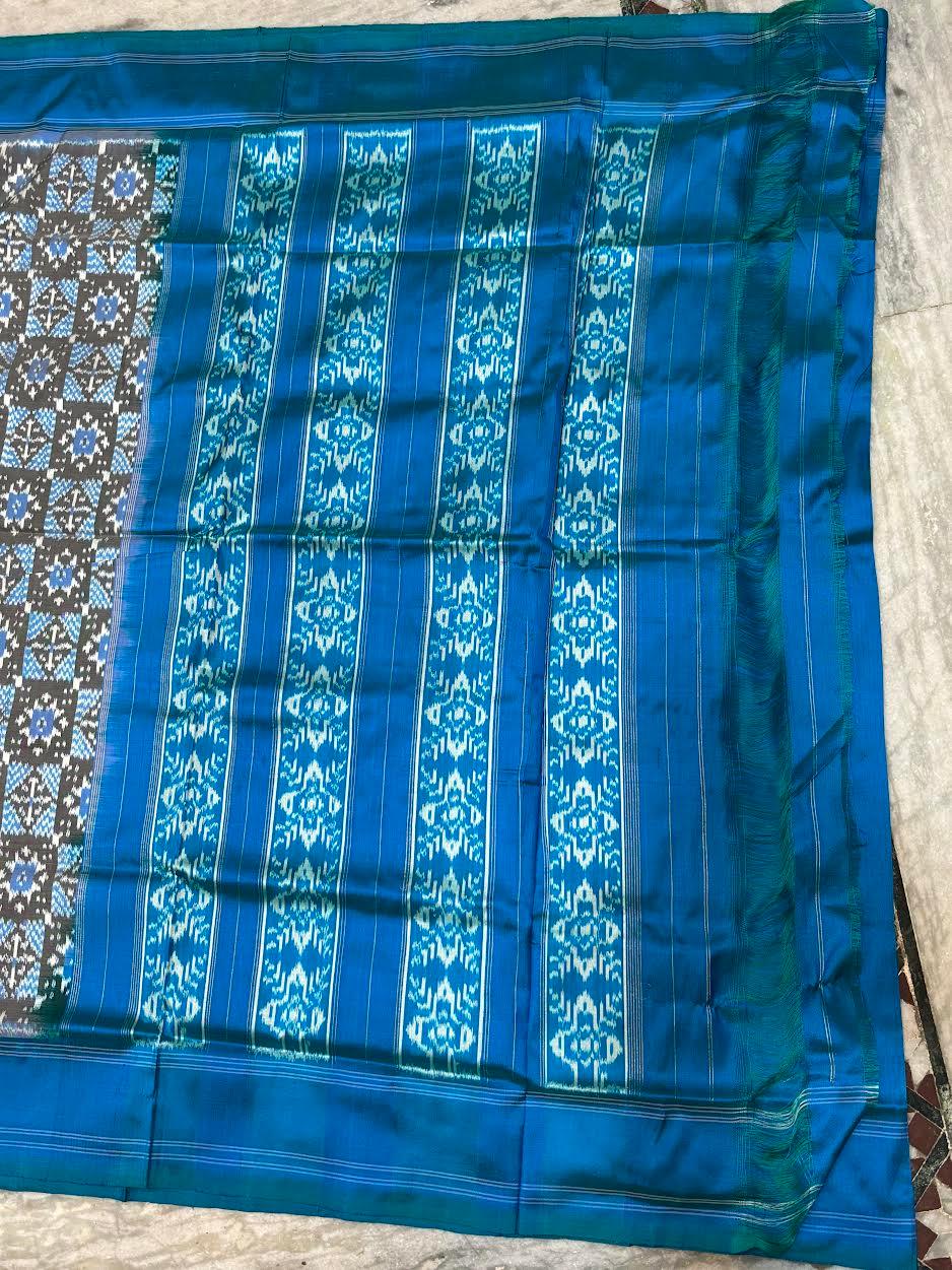 Authentic Pochampally Ikkat Pure Silk Saree – Charcoal Grey & Royal Blue Geometric Pattern with Contrast Border | Handloom Pattu Saree for Weddings - pochampallysarees.com
