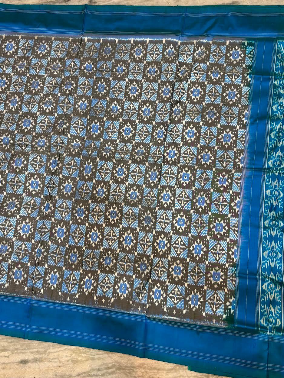 Authentic Pochampally Ikkat Pure Silk Saree – Charcoal Grey & Royal Blue Geometric Pattern with Contrast Border | Handloom Pattu Saree for Weddings - pochampallysarees.com