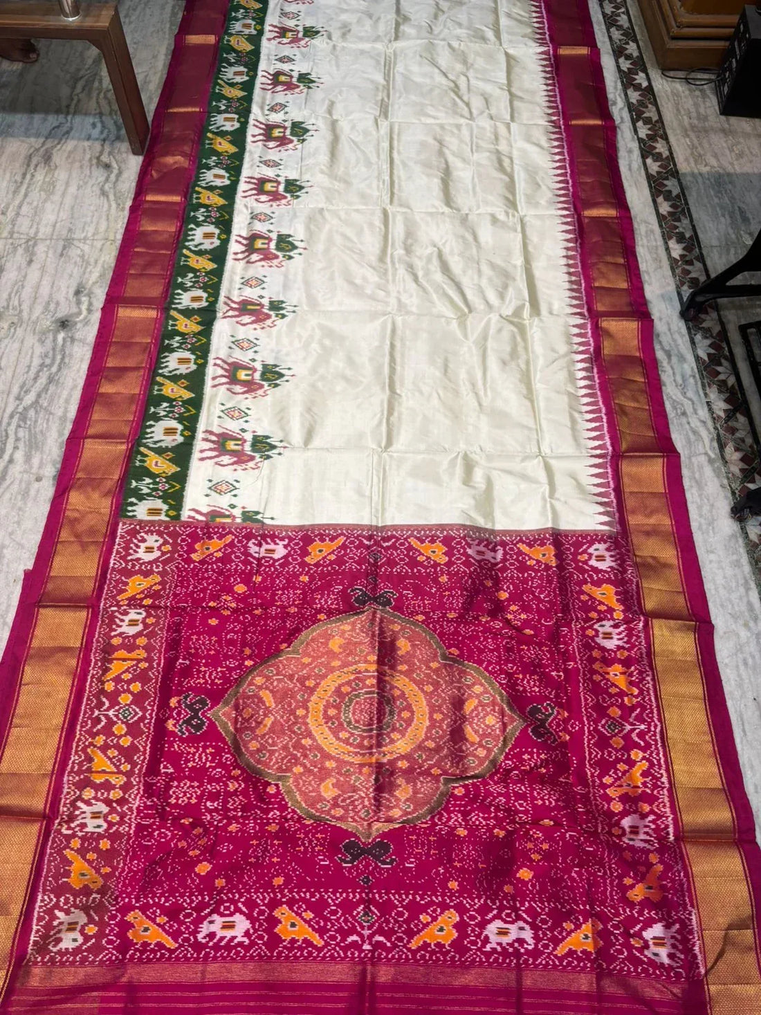 Pure Handloom Ikkat Silk Saree in Cream & Magenta | Traditional Pochampally Silk with Elephant Motifs, Temple Zari Border & Designer Pallu | Wedding & Festive Wear - pochampallysarees.com