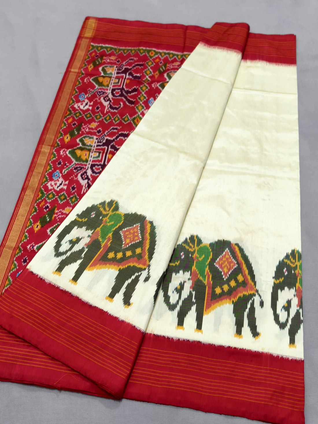 Pochampally Ikkat Silk Cream Red Sari - pochampallysarees.com