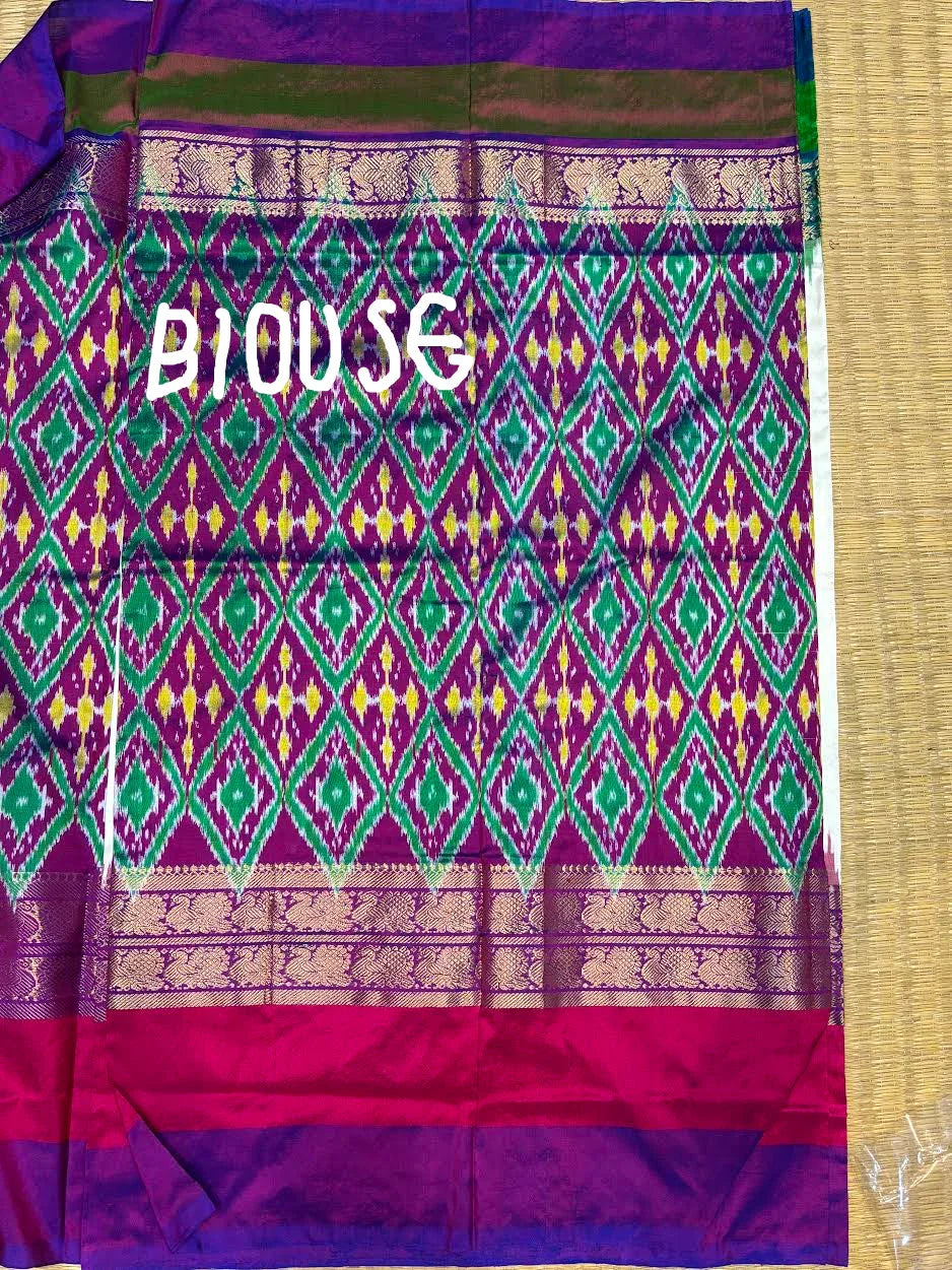 POCHAMPALLY IKKAT SILK MIDDLE CREAM ONE GANGA JAMUNA KANCHI BORDER PINK AND ONE BORDER GREEN PALLU AND BLOUSE SAME AS IKKAT DESIGN - pochampallysarees.com