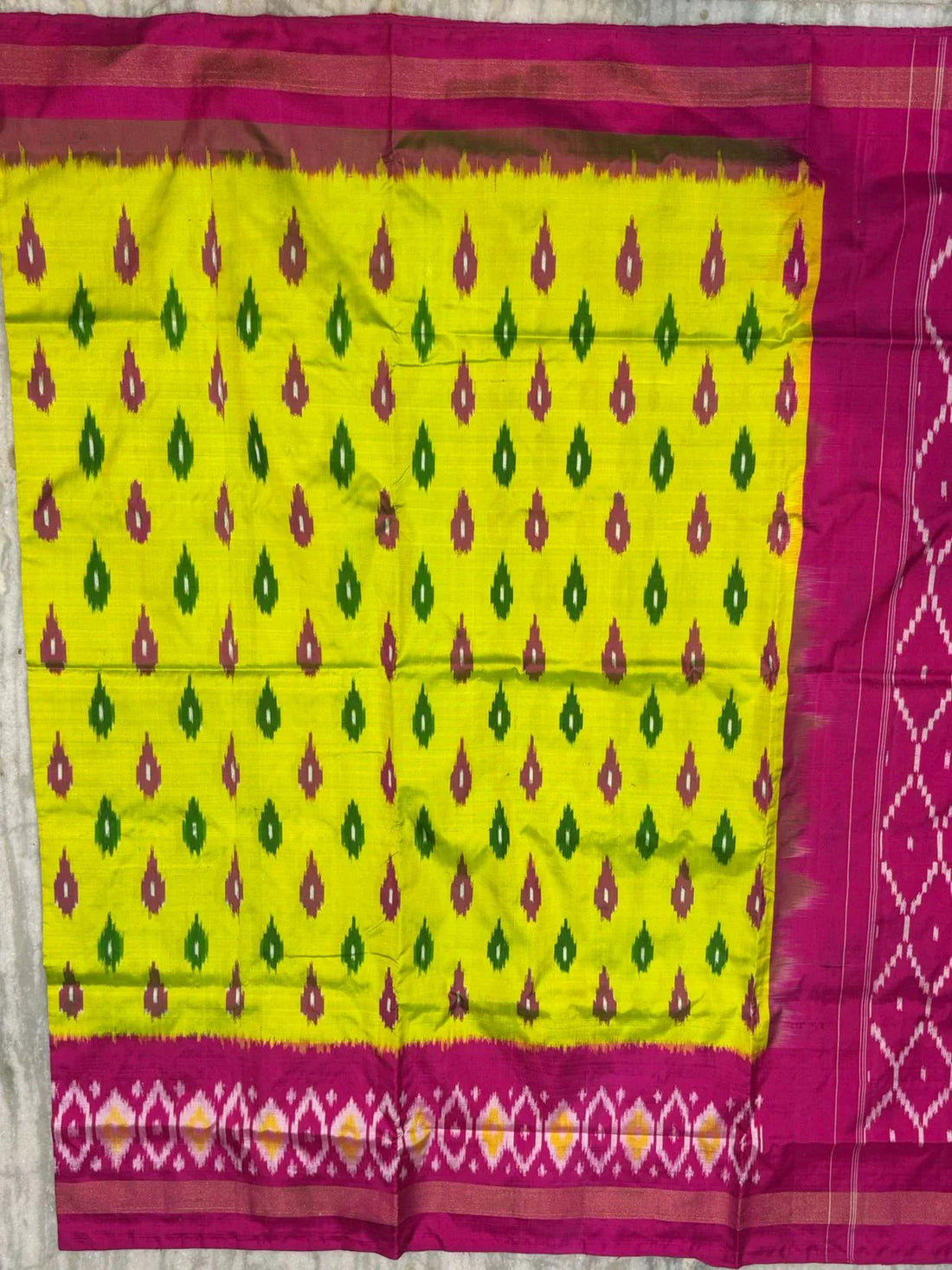 Elegant Parrot Green Pure Ikat Silk Saree with Contrasting Rani Pink Border & Pallu - pochampallysarees.com