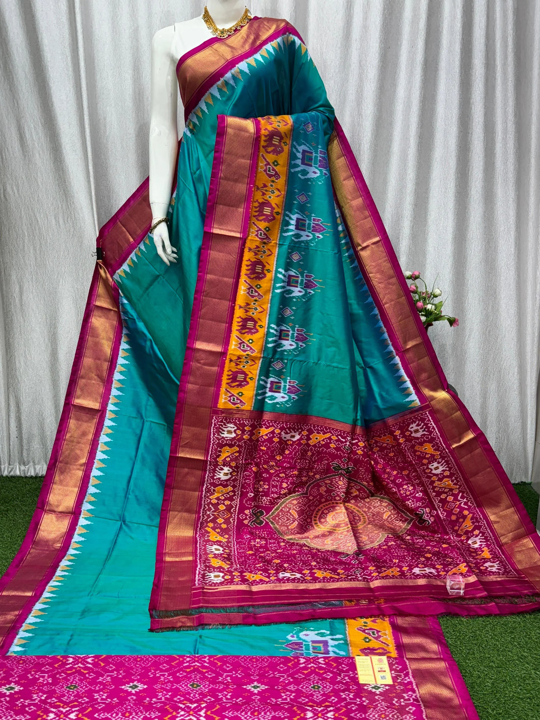 Pure Pochampally Ikkat Silk Saree in Teal & Magenta | Elephant Motif Border | Traditional Handloom Pattu Saree - pochampallysarees.com
