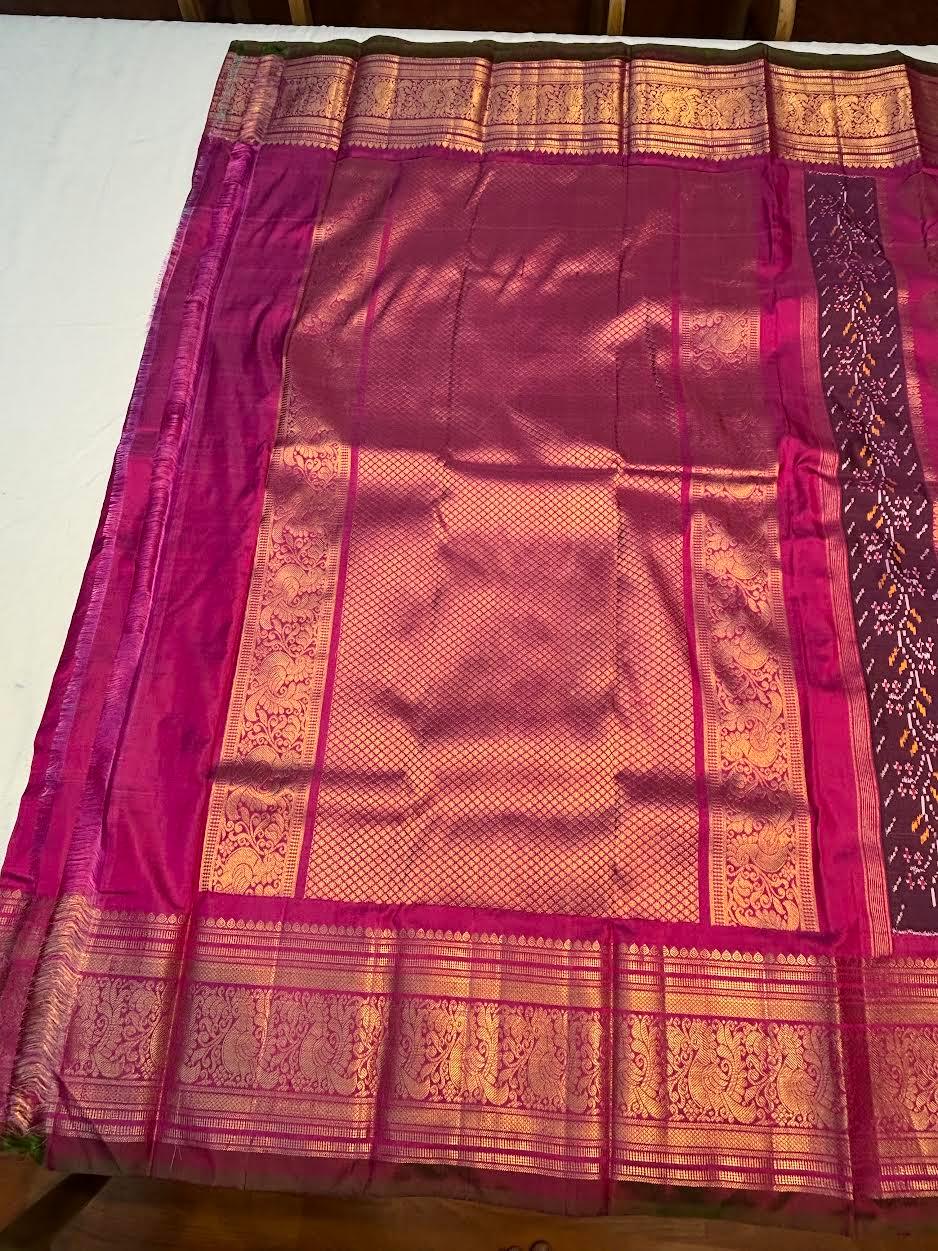 Pure Pochampally Ikat Silk Saree with Heavy Kanchi Gold Zari Border | Dual-Tone Magenta & Purple Fusion Wedding Saree - pochampallysarees.com