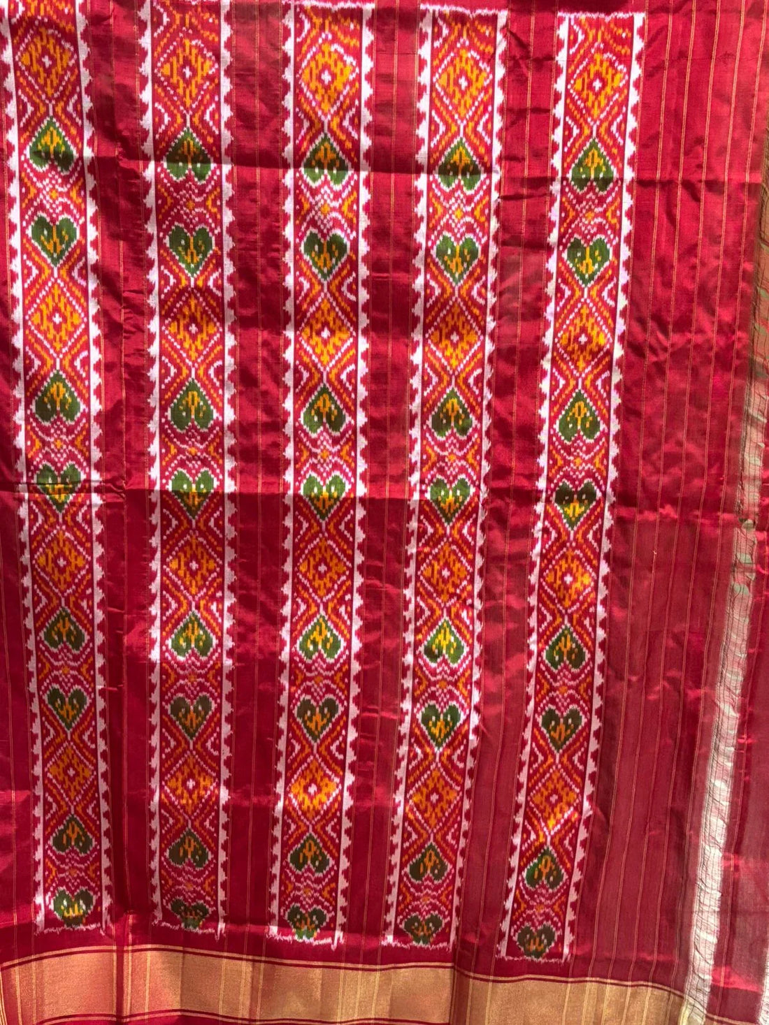 POCHAMPALLY IKKAT PATOLA SILK WHITE RED SARI - pochampallysarees.com