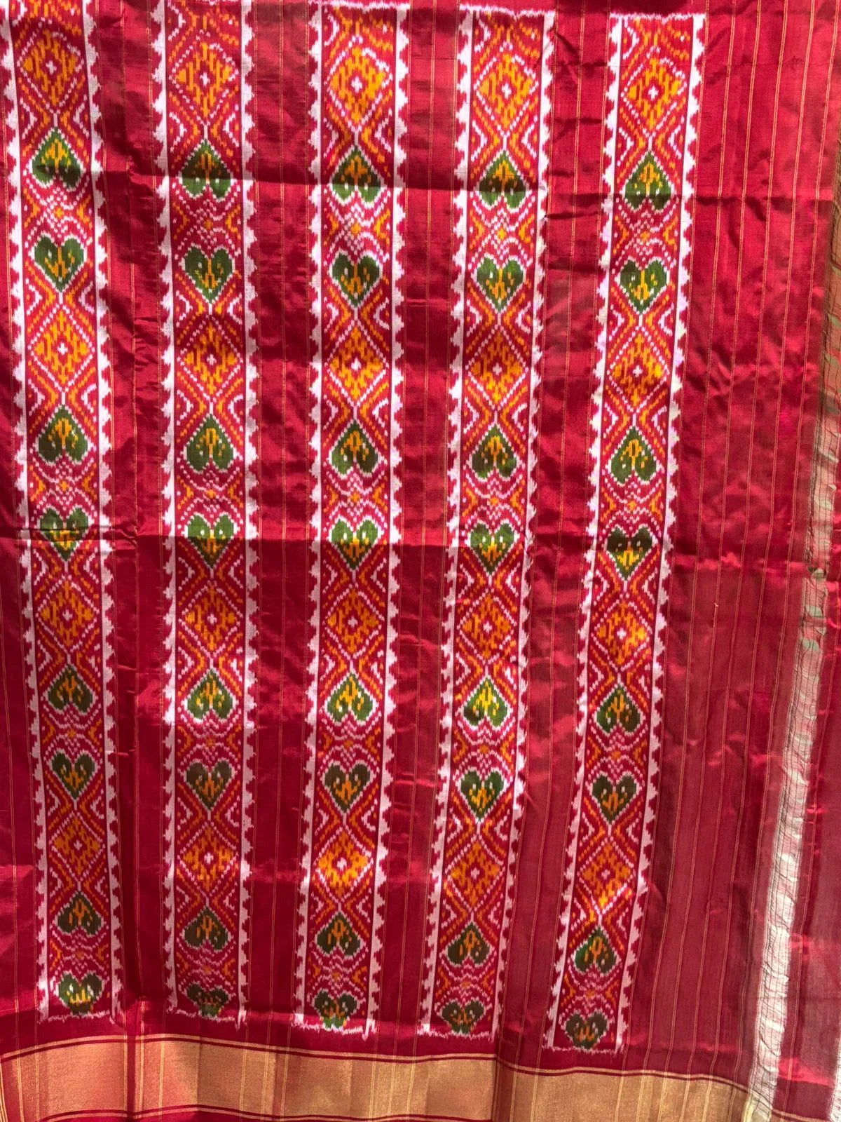POCHAMPALLY IKKAT PATOLA SILK WHITE RED SARI - pochampallysarees.com
