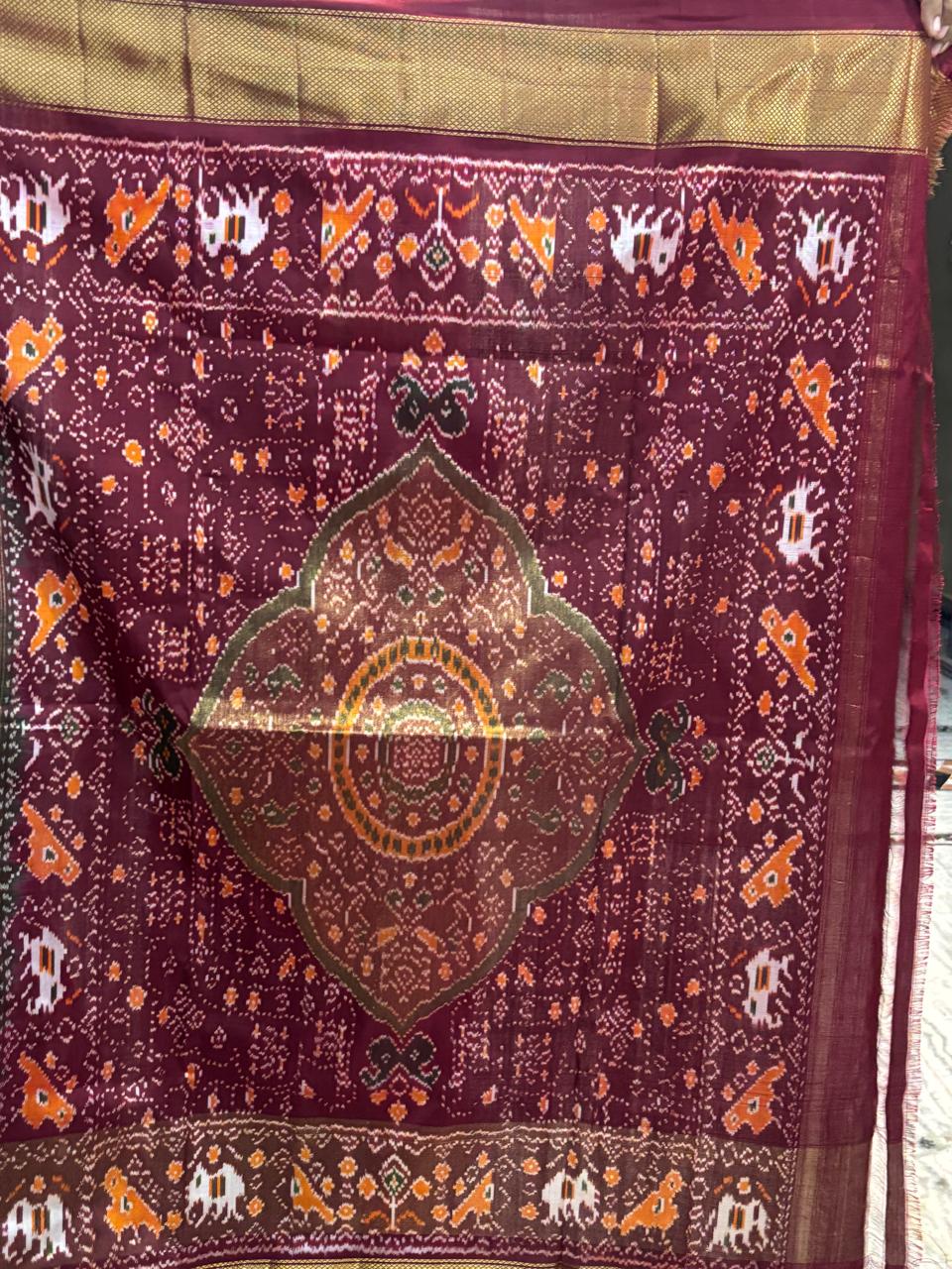 POCHAMPALLY IKKAT SILK PATOLA MIDDLE GREEN BORDER AND PALLU RED ZARI BORDER RICH PALLU SAREE
