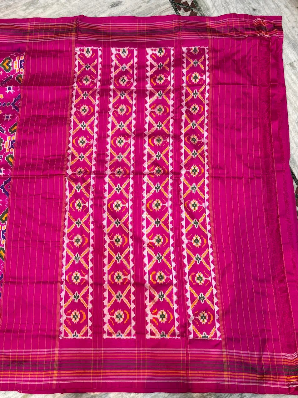Pure Pochampally Ikat Patola Silk Saree in Magenta Pink | Handloom Geometric Pattern Pattu Saree with Designer Pallu | Traditional Wedding & Festive Wear - pochampallysarees.com