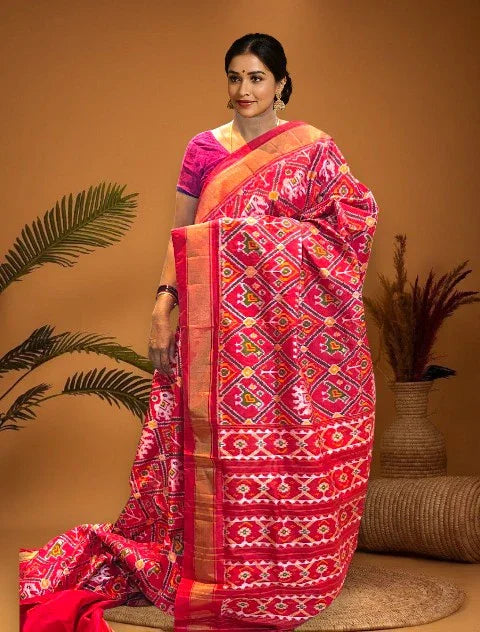 POCHAMPALLY IKKAT SILK PATOLA MIDDLE RED BORDER AND PALLU RED ZARI BORDER ALLOVER DESIGN SAREE - pochampallysarees.com