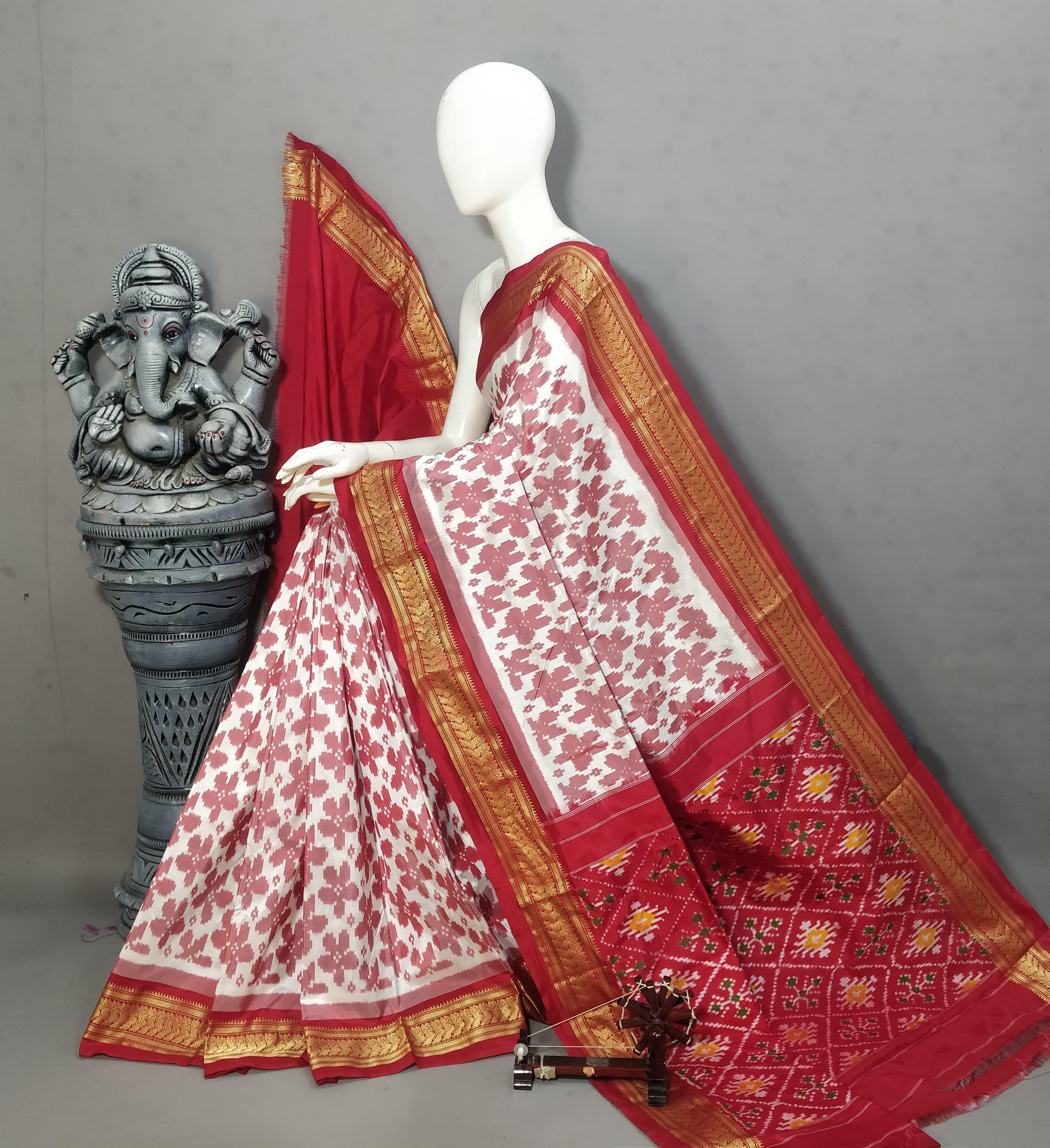 POCHAMPALLY IKKAT SILK PATOLA MIDDLE WHITE BORDER AND PALLU RED ZARI BORDER ALLOVER DESIGN SAREE - pochampallysarees.com