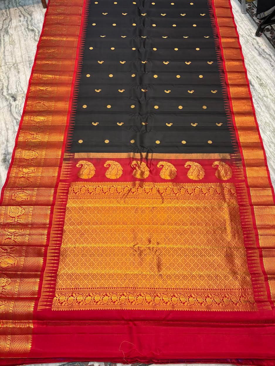 Exquisite Black & Red Pure Gadwal Silk Saree | Gold Zari Butta & Rich Temple Border | Traditional Handloom Wedding Saree - pochampallysarees.com