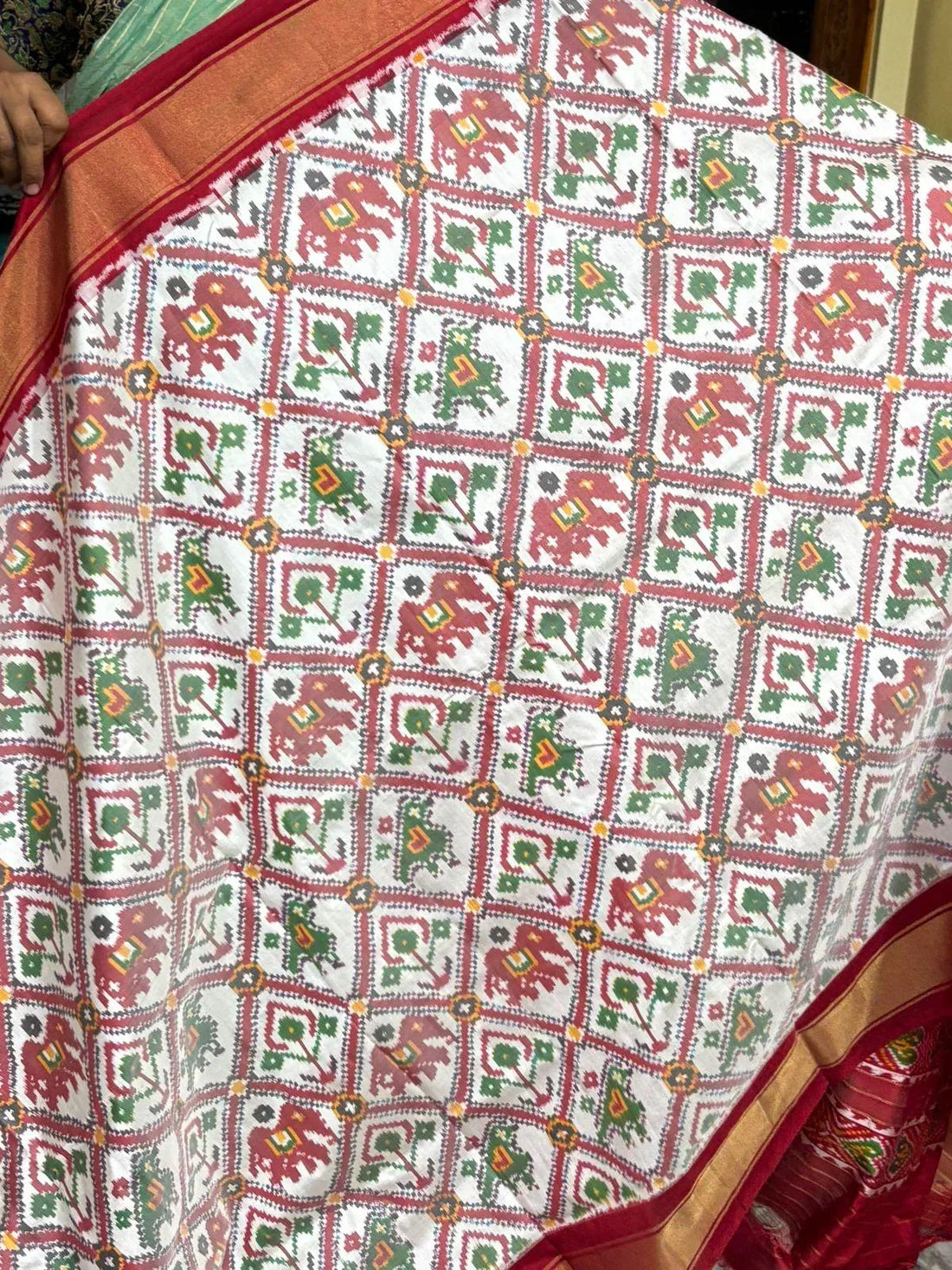 POCHAMPALLY SILK PATOLA WHITE RED SARI - pochampallysarees.com