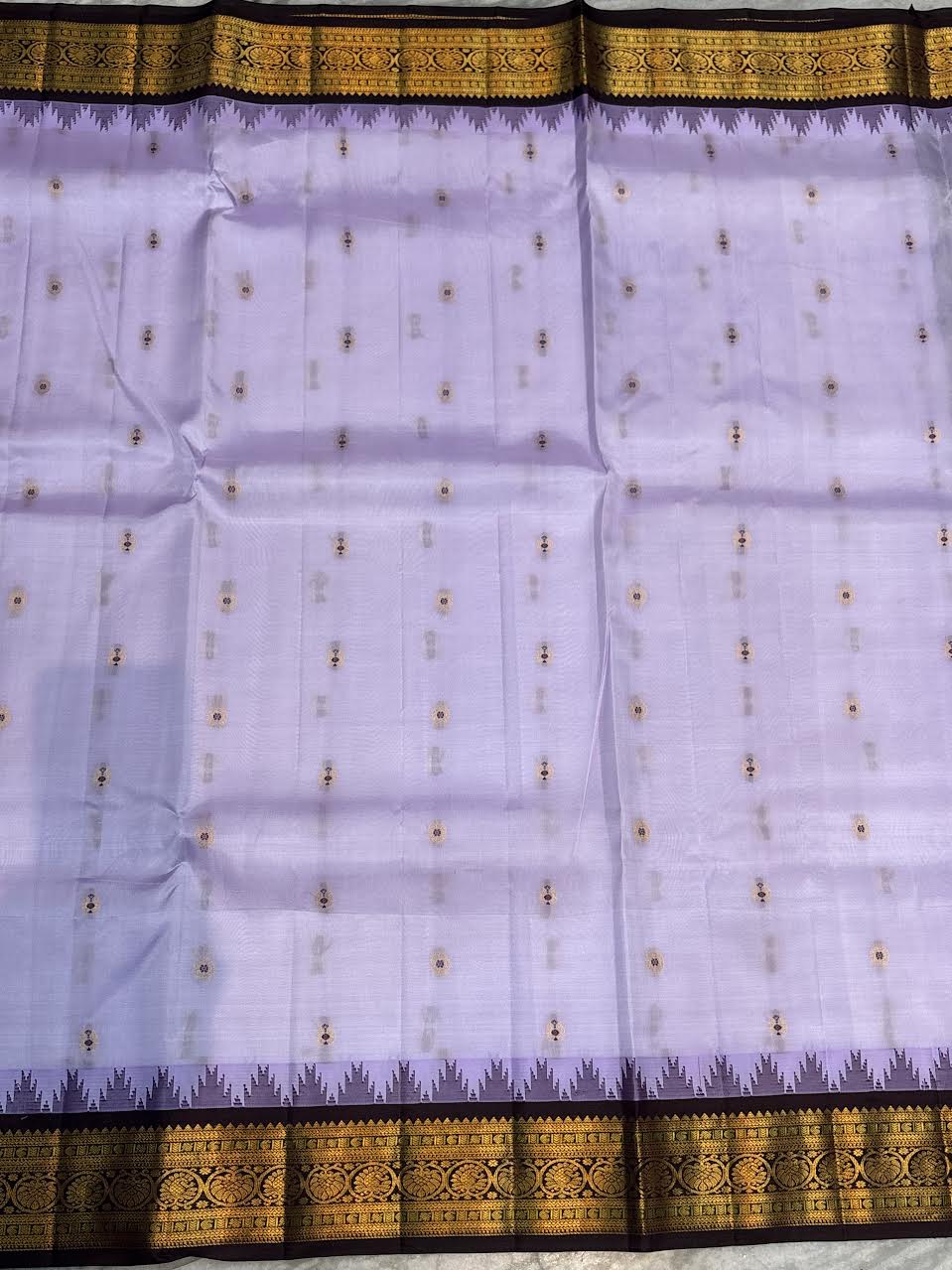Pure Gadwal Silk Saree in Lavender & Deep Purple with Rich Gold Zari Brocade Pallu | Traditional Handloom Pattu Saree for Weddings & Festivals - pochampallysarees.com