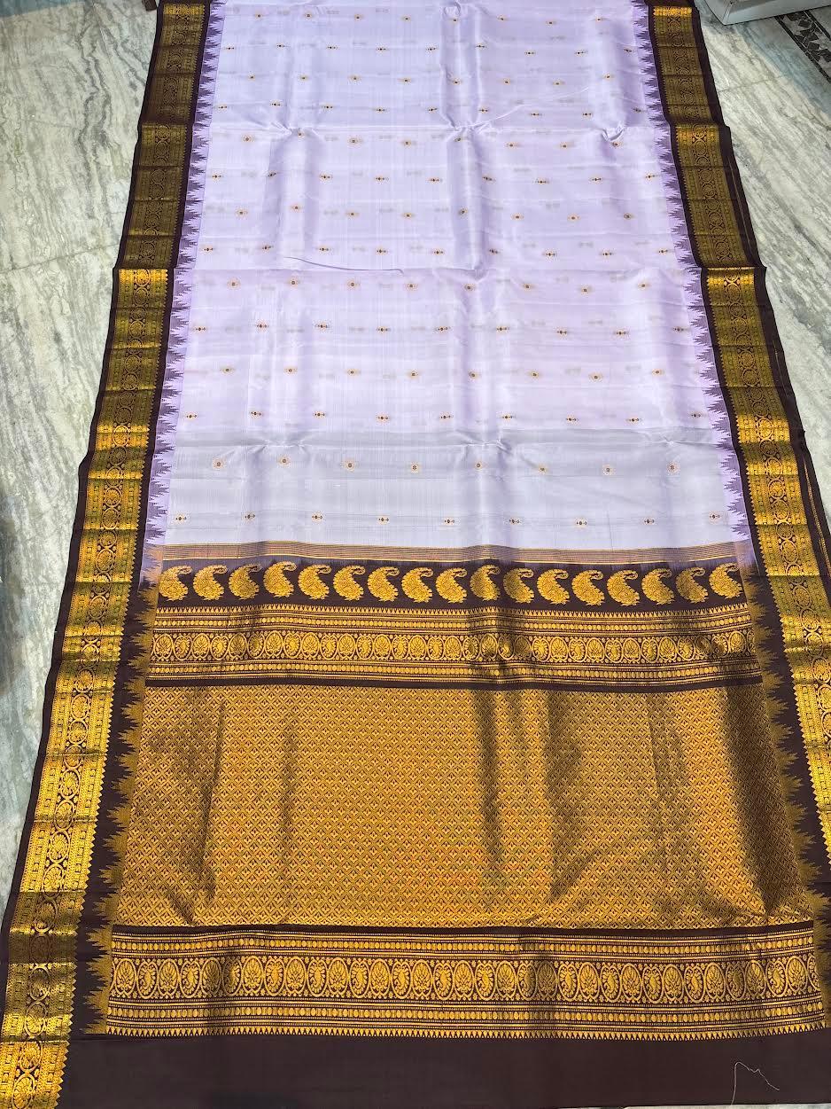 Pure Gadwal Silk Saree in Lavender & Deep Purple with Rich Gold Zari Brocade Pallu | Traditional Handloom Pattu Saree for Weddings & Festivals - pochampallysarees.com
