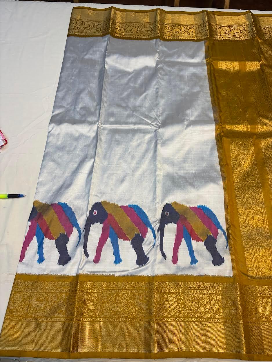 Premium Silver Kanchi Ikkat Silk Saree with Rich Gold Zari Border | Traditional Elephant Motif Pattu Saree for Weddings & Festivals - pochampallysarees.com