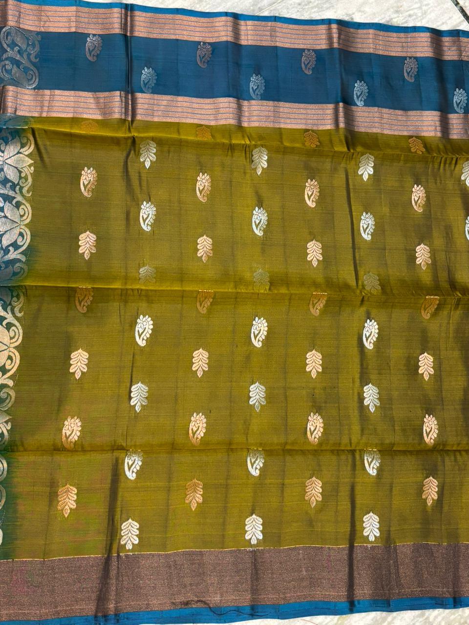 Elegant Olive Green Pure Soft Silk Saree with Teal Blue Zari Pallu | Traditional Festive Wear - pochampallysarees.com