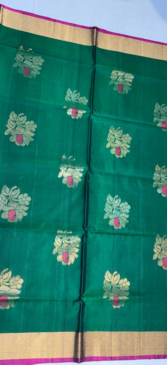 PURE SOFT SILK SAREE BOTTLE GREEN AND PINK WITH ALLOVER ZARI WEAVES BUTTAS IN BORDER KANCHI STYLE - pochampallysarees.com