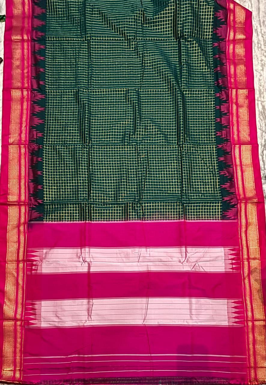 Dark Green Checkered Gadwal Silk Saree with Magenta Pallu - pochampallysarees.com