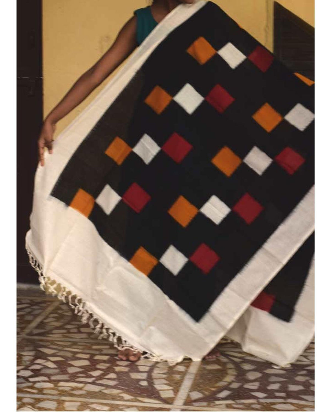 BLACK AND WHITE IKKAT COTTON DUPATTA - pochampallysarees.com