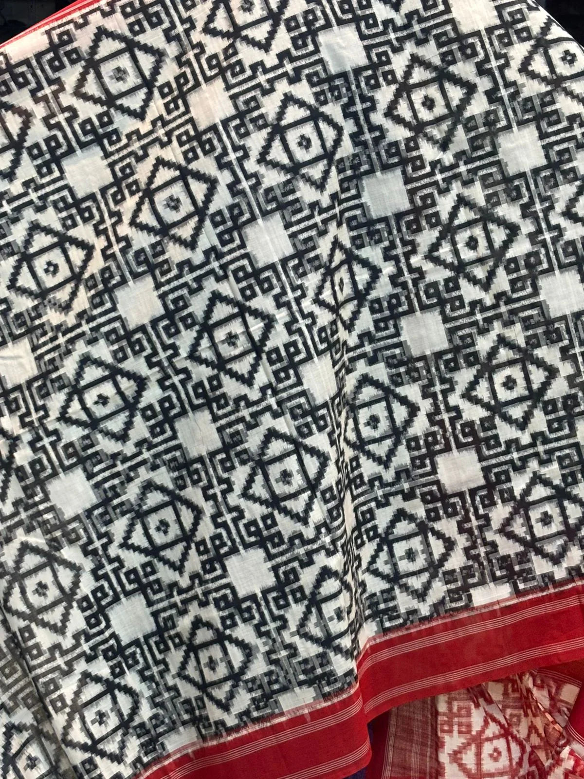 POCHAMPALLY DOUBLE IKKAT COTTON WHITE RED SARI - pochampallysarees.com