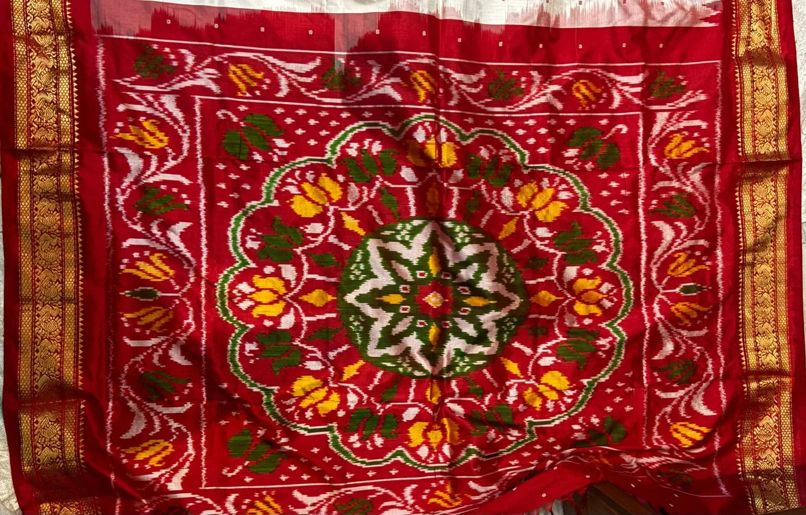 White Pochampally Ikkat Silk Saree with Red Zari Border - pochampallysarees.com