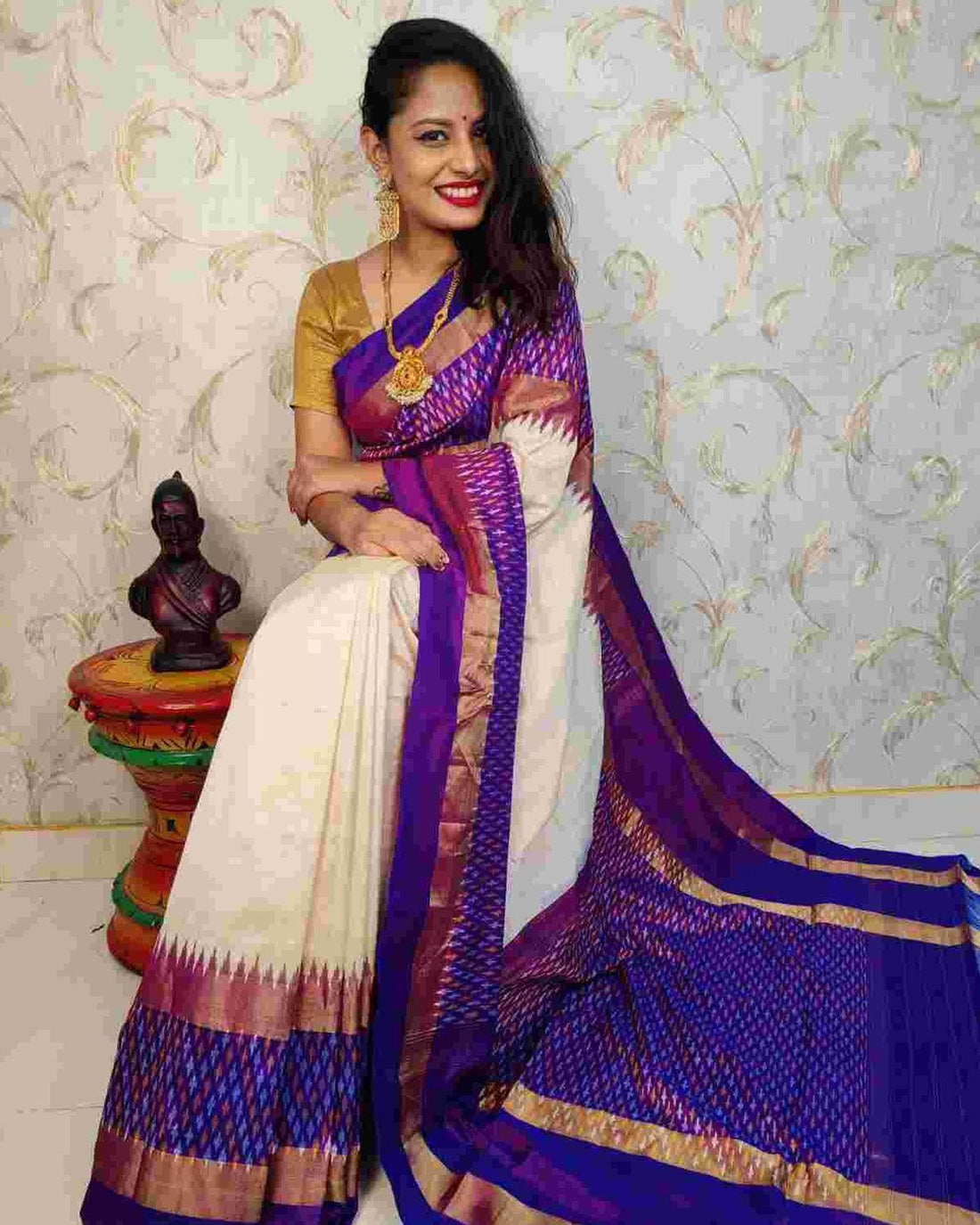 CREAM IKAT SAREE - pochampallysarees.com