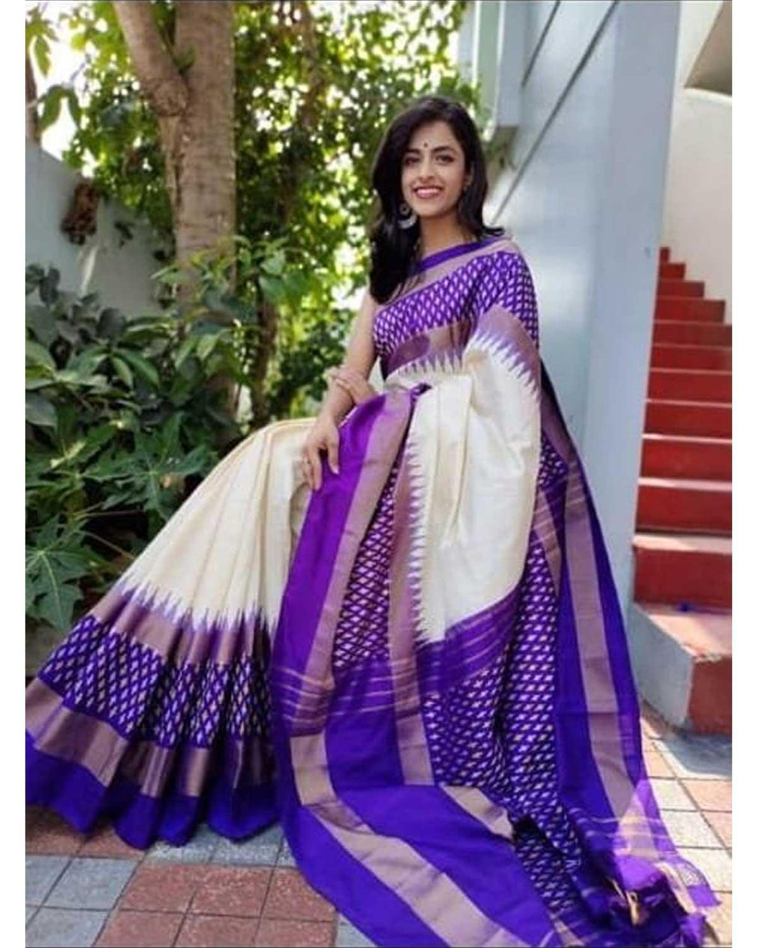 CREAM WITH BLUE COLOR IKKAT SAREE - pochampallysarees.com