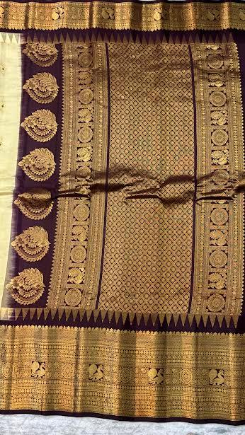 Pure Gadwal Silk Saree in Cream with Chocolate Pallu & Blouse - pochampallysarees.com