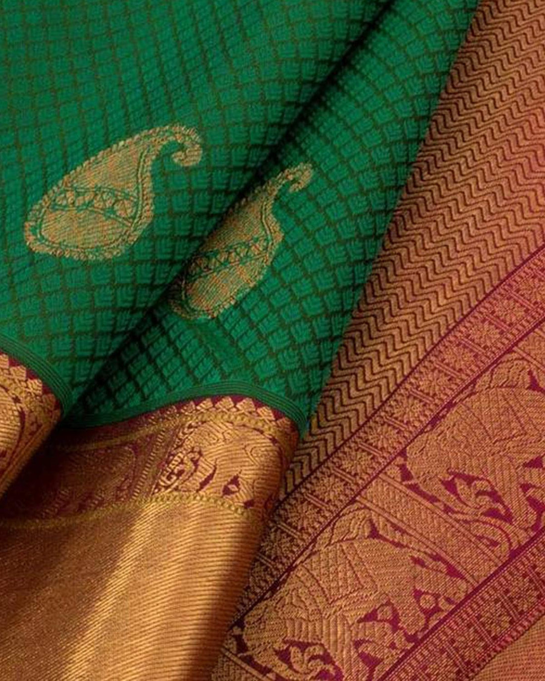 DHARMAVARAM PATTU GREEN WITH RED COLOR SAREE - pochampallysarees.com