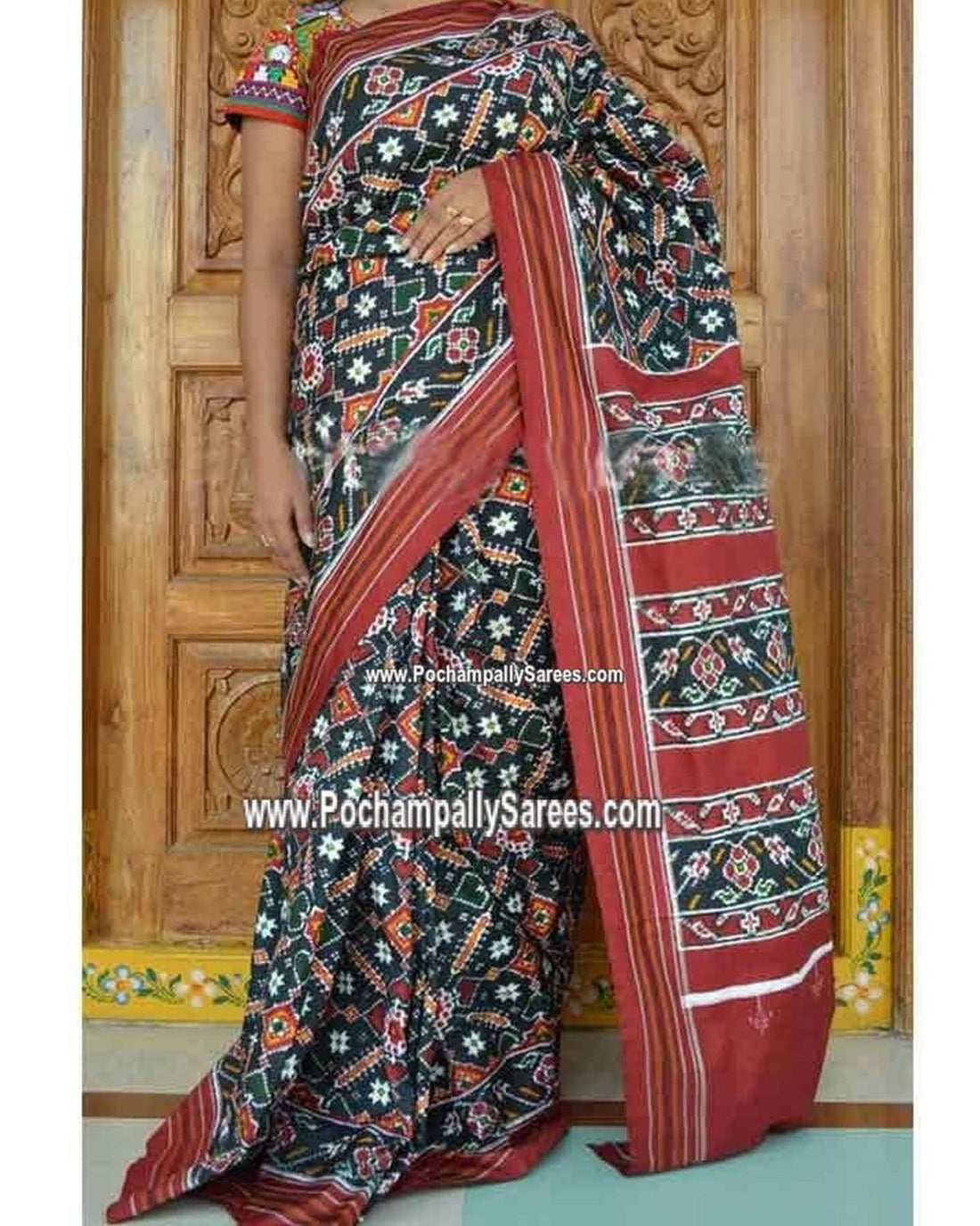 DOUBLE IKAT PANPATOLA BLACK COLOUR SAREE - pochampallysarees.com