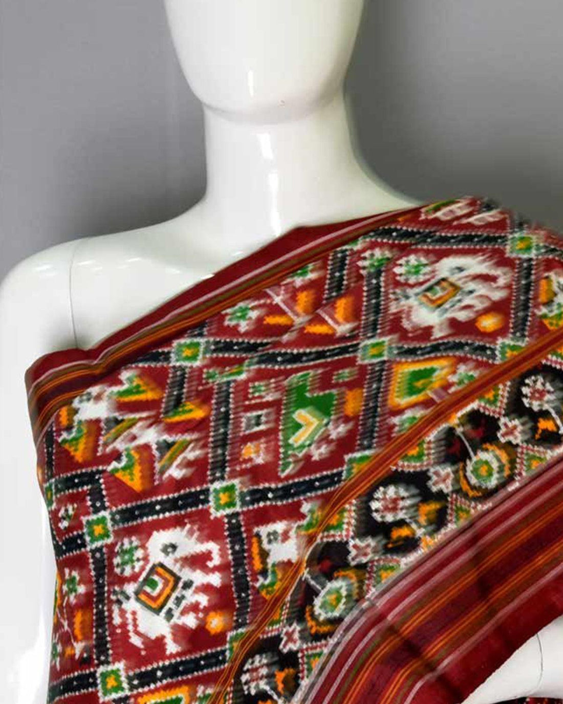 DOUBLE IKAT POCHAMPALLY PATAN PATOLA MAROON NARIKUNJ SAREE - pochampallysarees.com