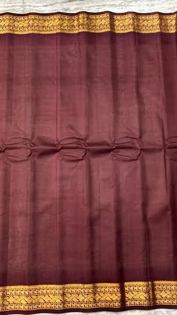 Pure Gadwal Silk Saree in Cream with Chocolate Brown Pallu & Blouse - pochampallysarees.com