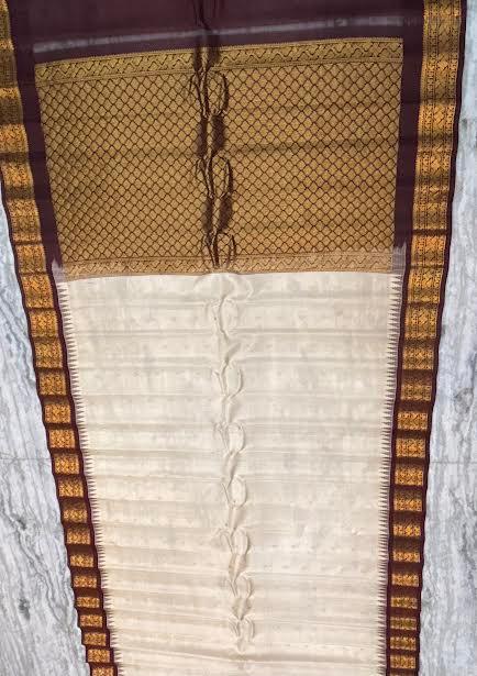 Pure Gadwal Silk Saree in Cream with Chocolate Brown Pallu & Blouse - pochampallysarees.com