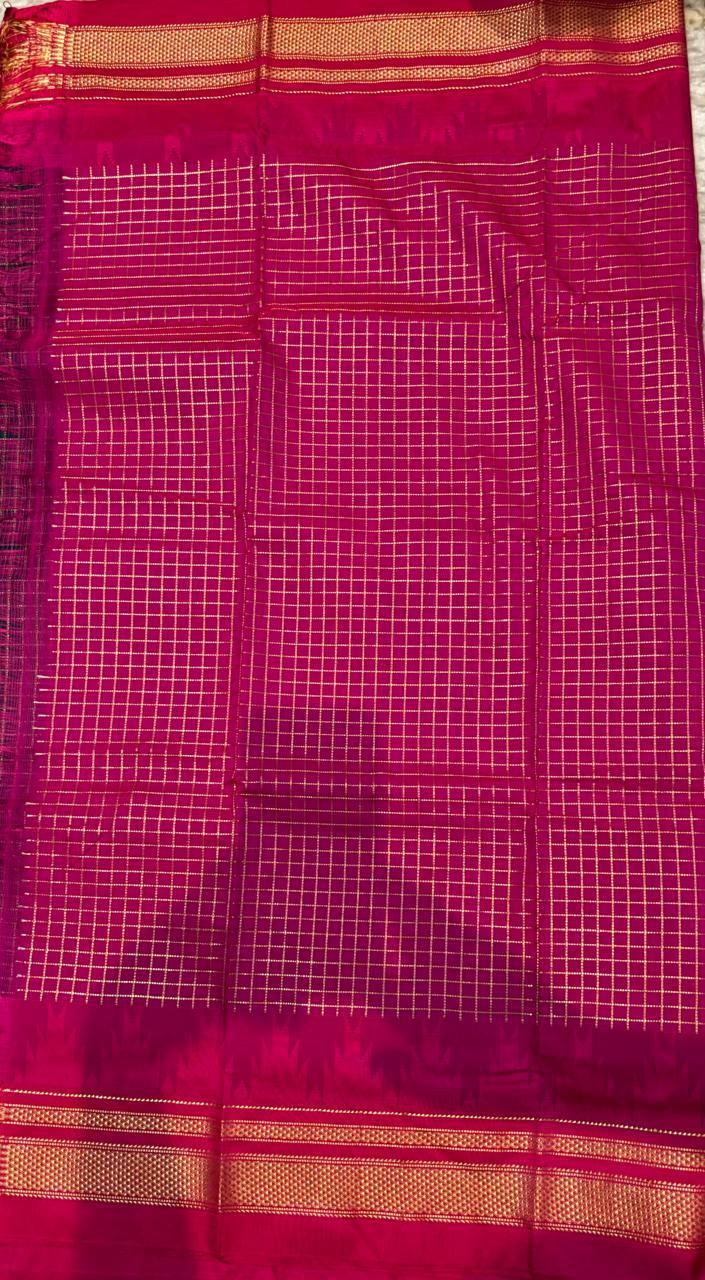 Dark Green Checkered Gadwal Silk Saree with Magenta Pallu - pochampallysarees.com