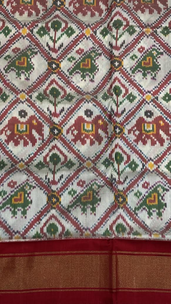 Traditional Cream and Maroon Pochampally Ikkat Silk Saree - pochampallysarees.com