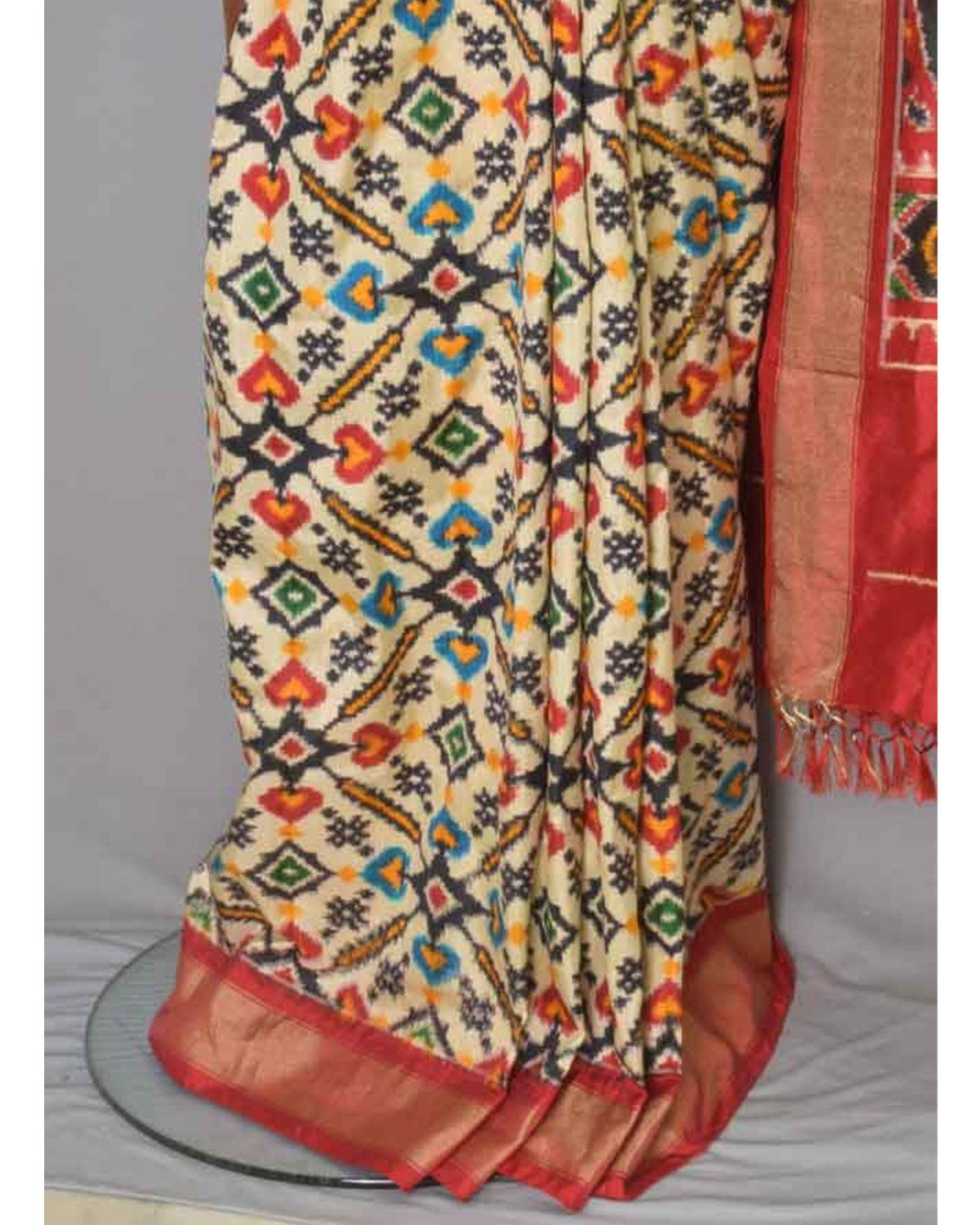 HAND WOVEN POCHAMPALLY DOUBLE IKKAT PANPATOLA CREAM COLOR SILK SAREE - pochampallysarees.com