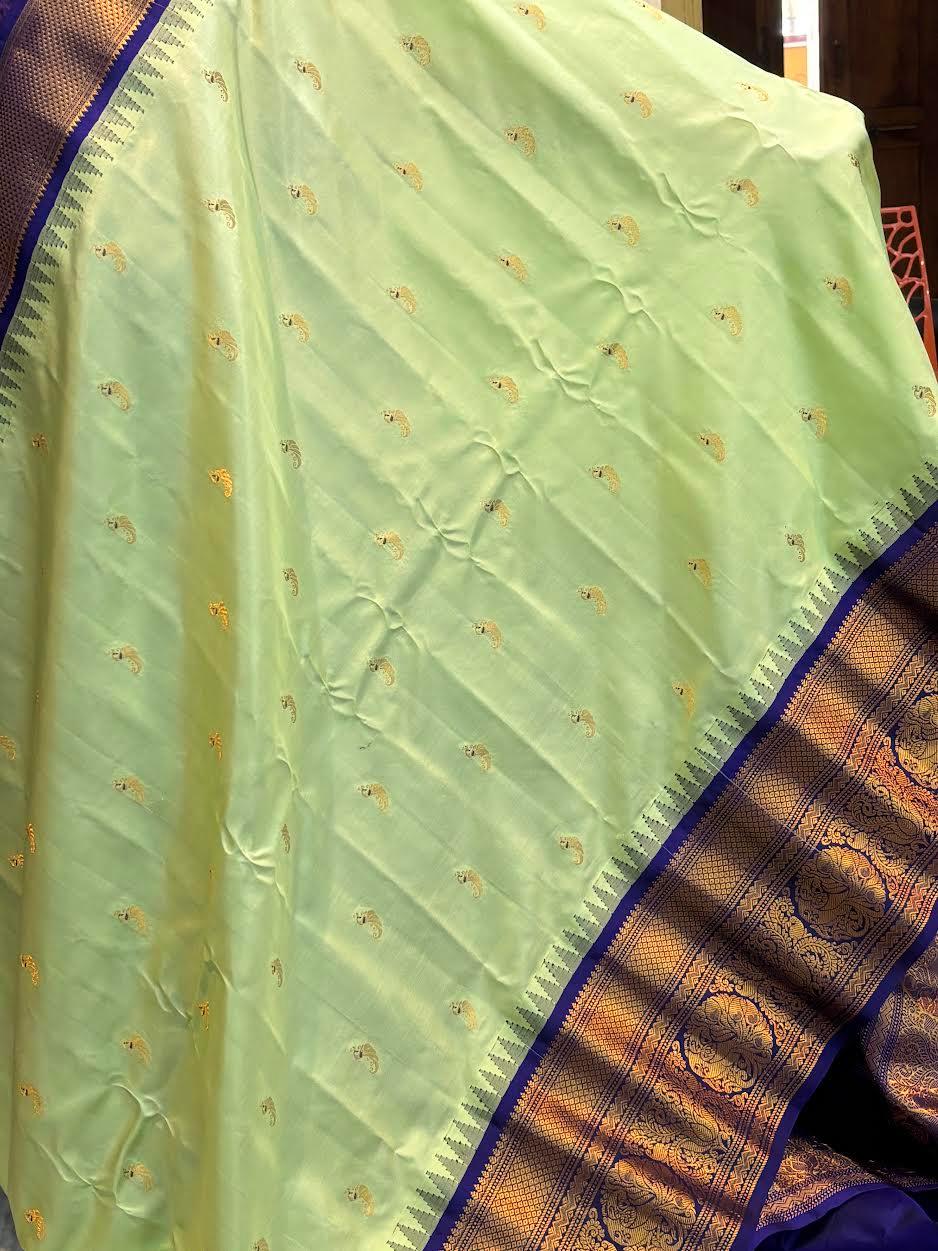 PURE GADWAL SILK BODY BUTTI LIGHT GREEN PALLU BLUE BIG BORDER AND BLOUSE BLUE SAREE - pochampallysarees.com