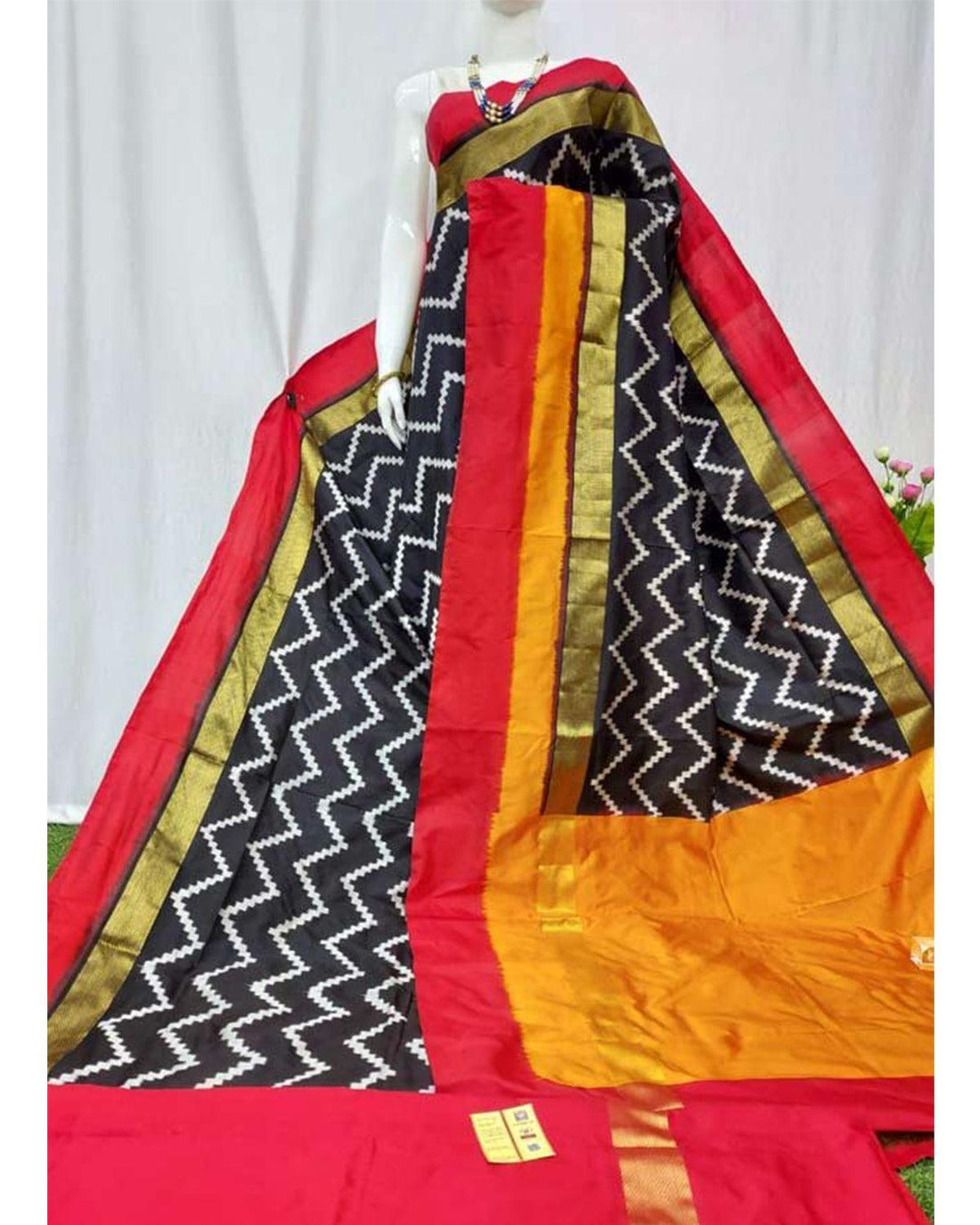 IKAT SILK BLACK WITH RED COLOR SAREE - pochampallysarees.com